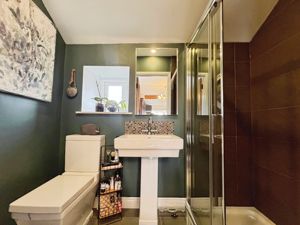 En-suite- click for photo gallery